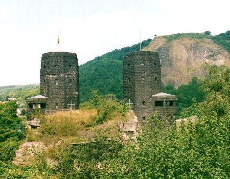 Br�ckenpfeiler der ber�hmten Br�cke von Remagen