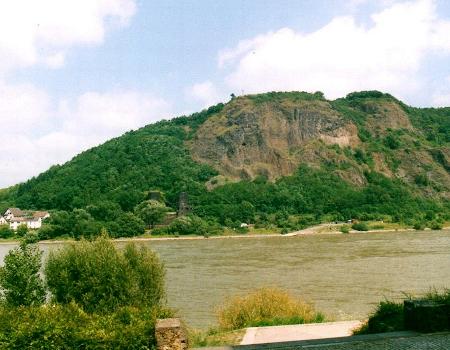 Br�ckenpfeiler auf der anderen Rheinseite der Br�cke von Remagen