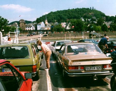 ...�bersetzen mit der F�hre.