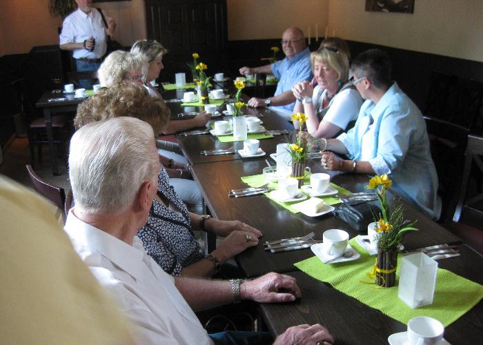 ...erst mal gut fr�hst�cken...