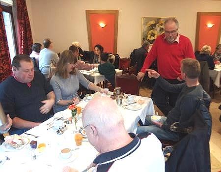 Fr�hst�ck im Bonner Waldcafe