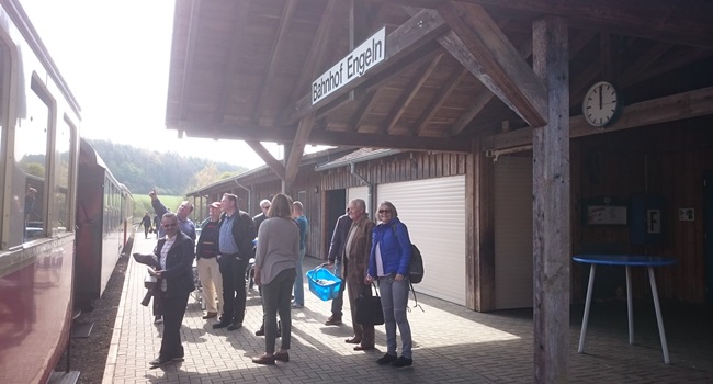 alles einsteigen bitte